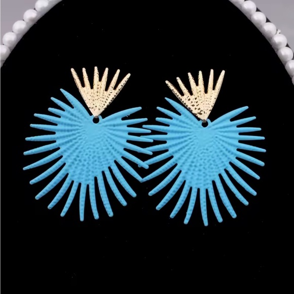 Zara “Radiance” Baby Blue Heart Crown Sunburst Beam Ray Regal Royal Gold Earring - Picture 3 of 14